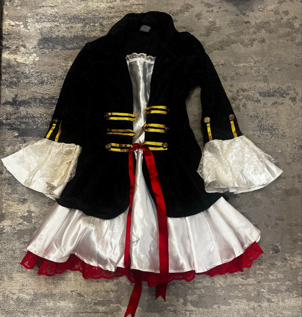 Girls Pirate costume with hat